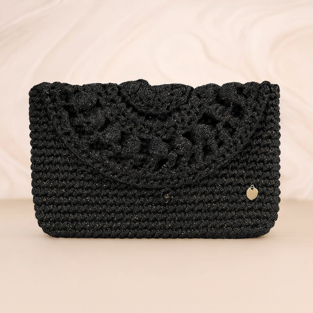 “Intreccio Profondo” – Borsa handmade con dettaglio crochet